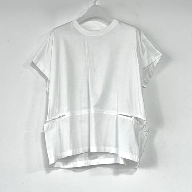 네헤라 컷아웃 반팔 티셔츠