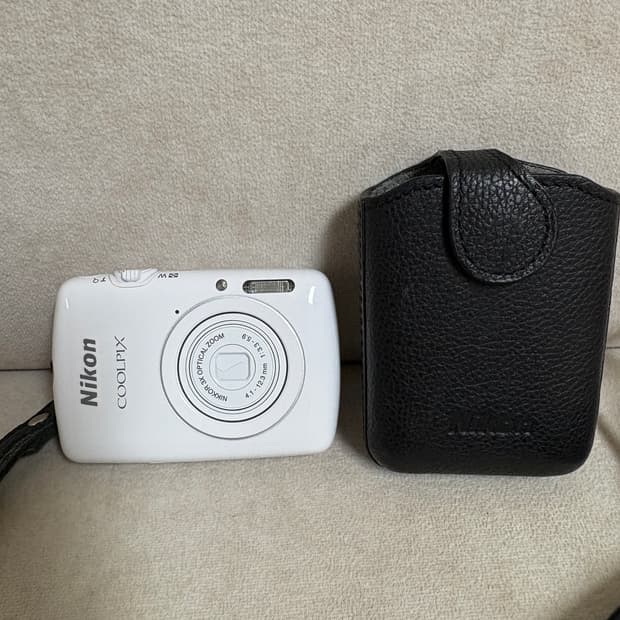 nikon coolpix s01 white