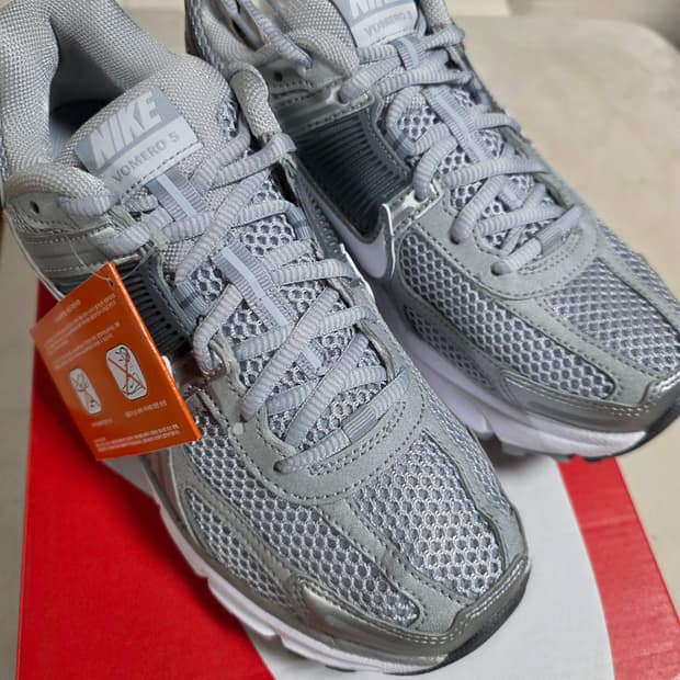 나이키 줌 보메로 5 울프 그레이 화이트