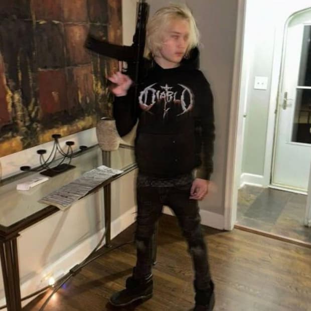 리바이스 플레어진 블랙 구합니다.