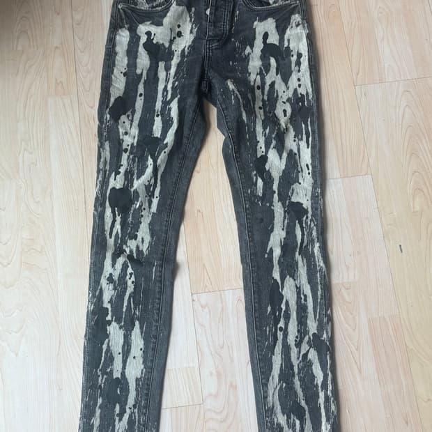 PURPLE BRAND SPILL BLEACH PAINT JEANS