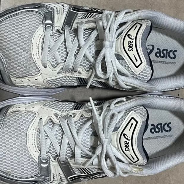 아식스 젤 카야노 14 화이트 미드나잇 275 사이즈 판매합니다. 