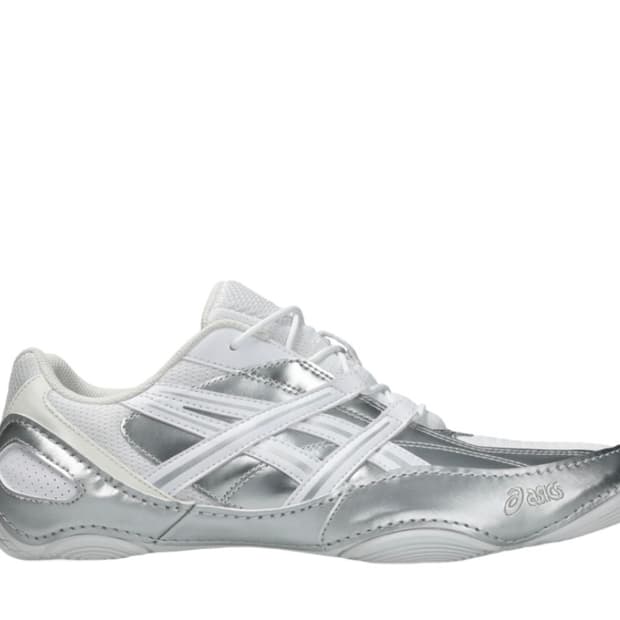 230 235 240 245 250 아식스 하이퍼싱크 퓨어 실버 판매