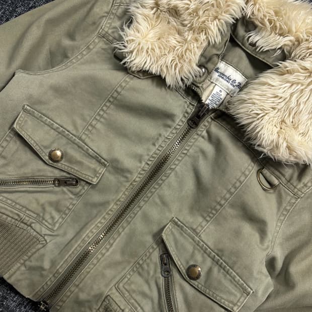 아베크롬비 y2k 퍼카라 크롭 자켓