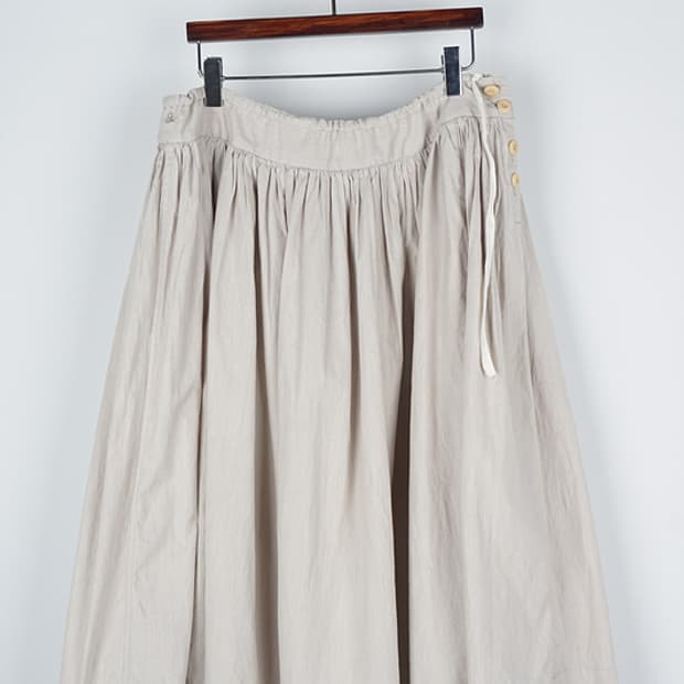 45RPM gathered button flare skirt