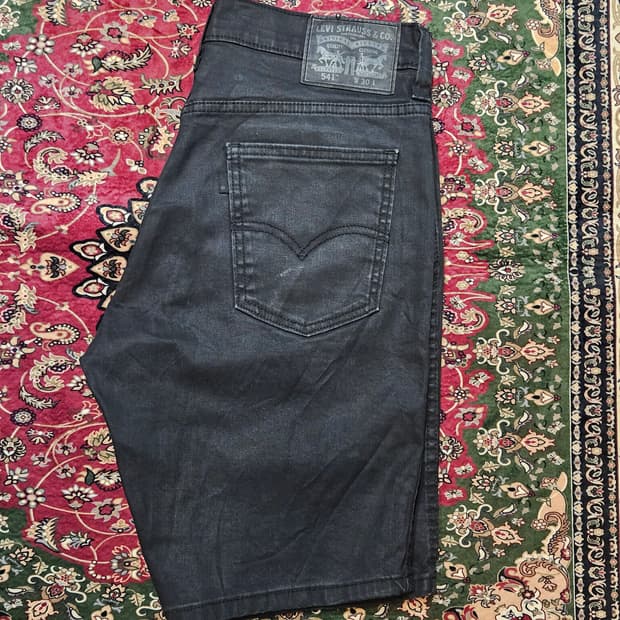 Levi’s 541 Denim Shorts (Black)