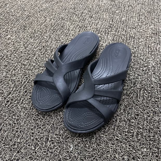 Crocs 크록스 여성 샌달 블랙 230