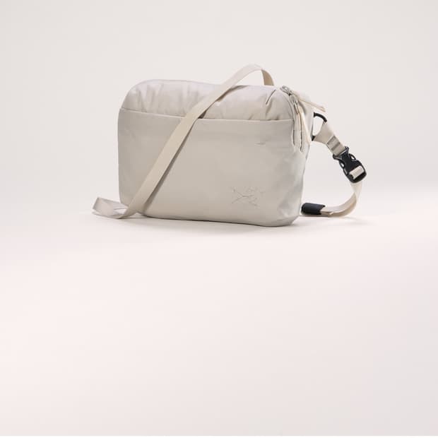 아크테릭스 헬리아드 크로스바디 백