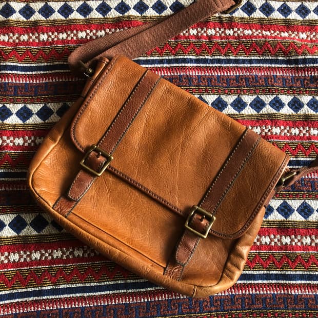 파슬 레더 크로스백