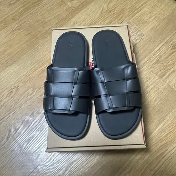 자라 가죽 슬리퍼(새상품)