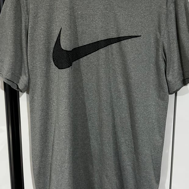 나이키 스우시 드라이핏 반팔티셔츠 M
