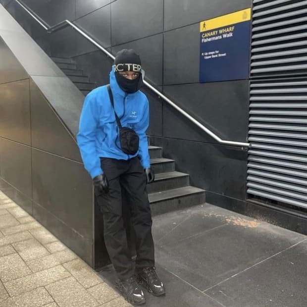 아크테릭스 베타 AR 고어텍스 바람막이 자켓 블루