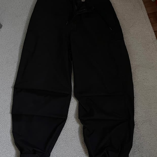 유니클로 와이드 파라슈트 카고팬츠