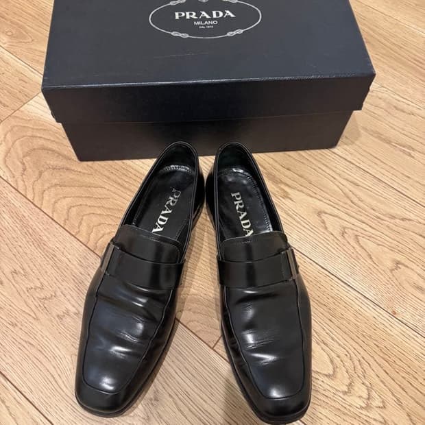 프라다 스퀘어토 로퍼