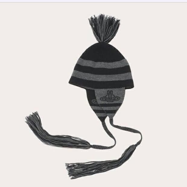 비비안웨스트우드 이어플랩 블랙