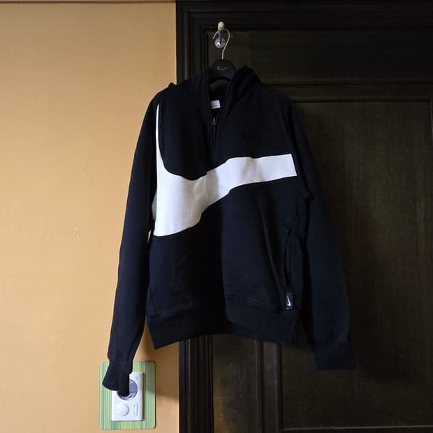 나이키 스우시 하프 집 후디