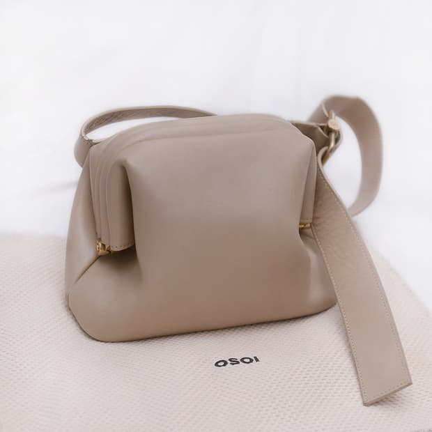오소이 (OSOI) 미니 브로트 숄더.크로스백 애쉬베이지