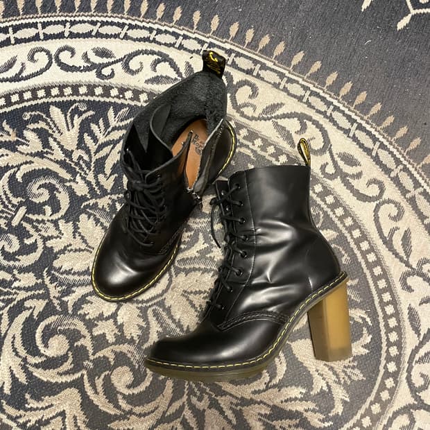 닥터마틴 (우먼) 새디 블랙 힐 부츠