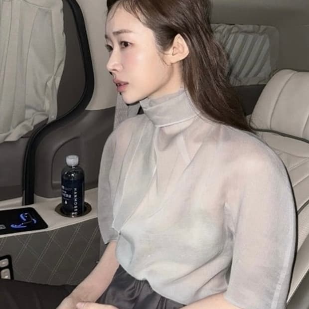 (차정원 착용) 아모멘토 블라우스 knotted collar top