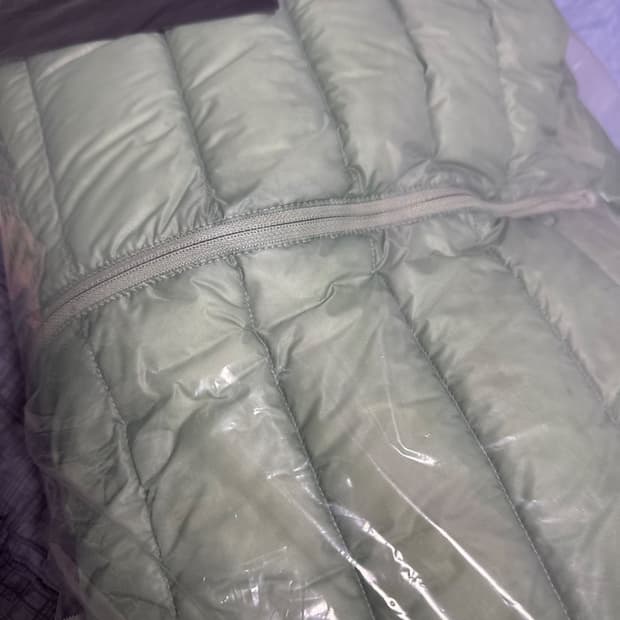 아크테릭스 세륨후디 스톤그린 M 새상품