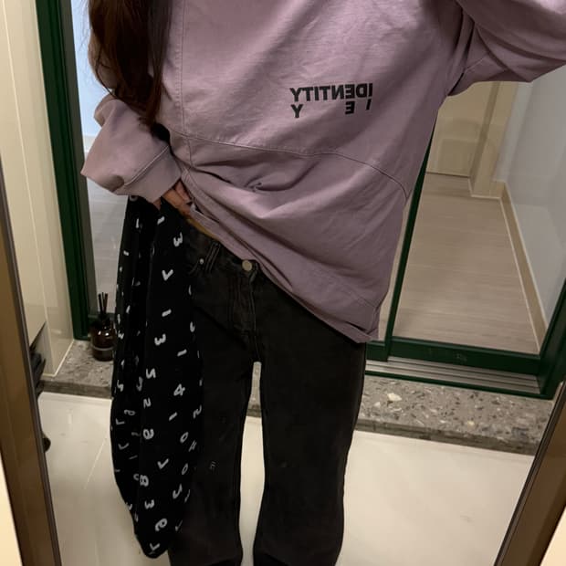 이에이 톤다운 퍼플 맨투맨