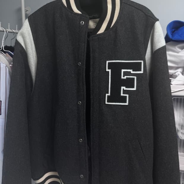 [L] 피어오브갓(fear of god) 에센셜 바시티 자켓