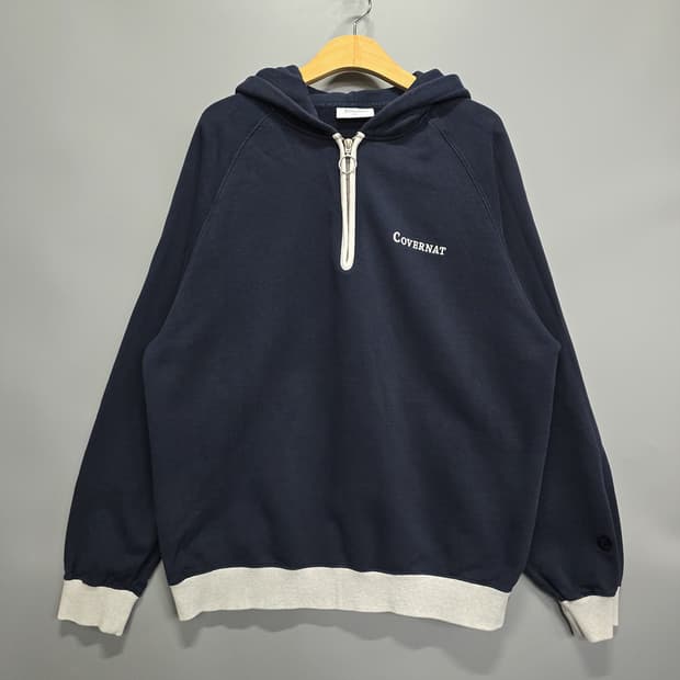 커버낫(COVERNAT)의 하프 집업 후디 L