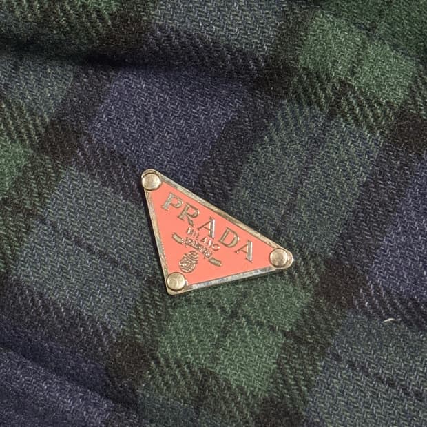 프라다 핑크 브로치 