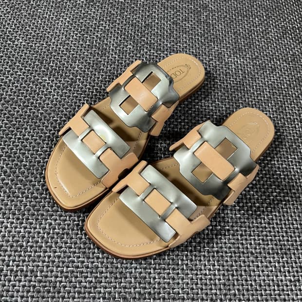 TODS 토즈 샌들 베이지 실버 37.5