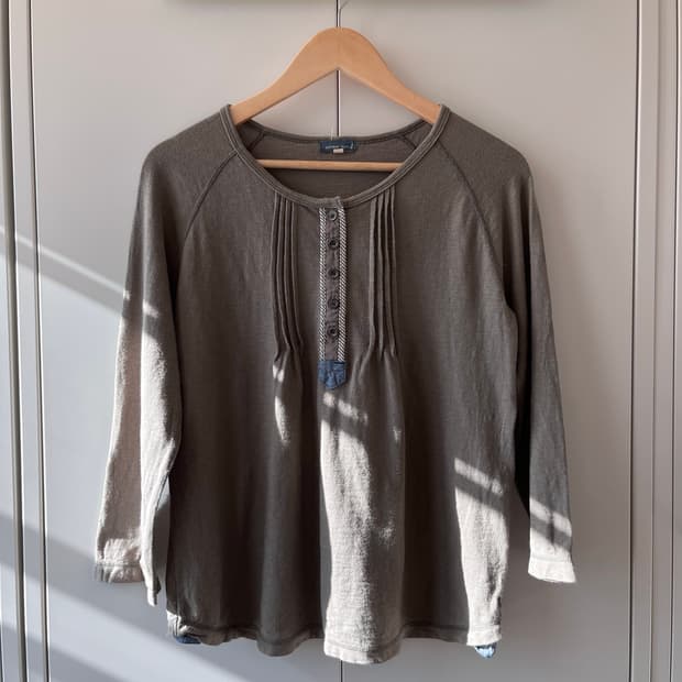 Northern truck 카키 핀턱 단추 롱 슬리브