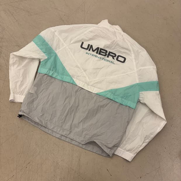 엄브로 배색 빅로고 러닝 바람막이