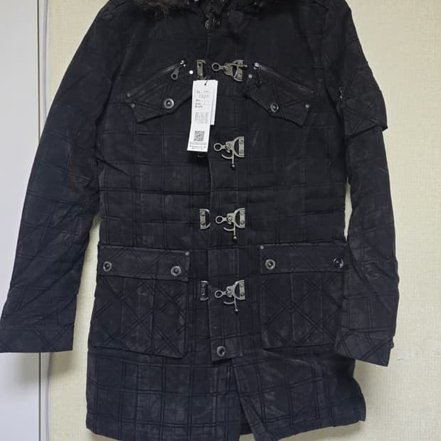 In The Attic 버클 퍼 후드자켓