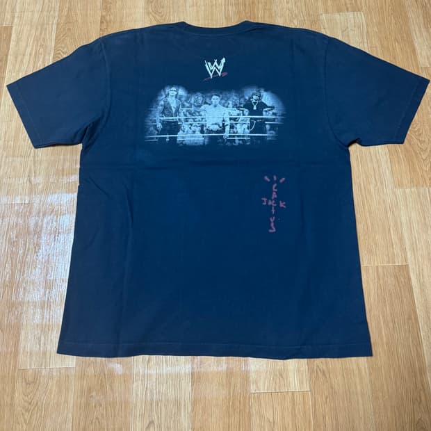 트래비스 스캇 캑터스 잭 x WWE 레슬링 이즈 리얼 티셔츠 블랙