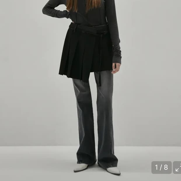 인사일런스 우먼 컷오프 플리츠 스커트 블랙