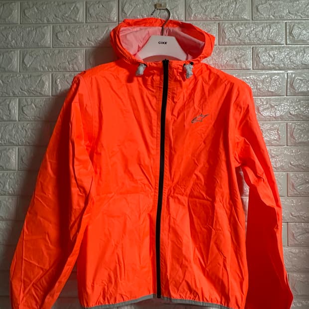 알파인스타 우의 S