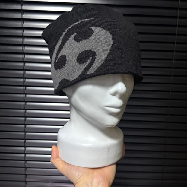 산산기어 블랙 차콜 그레이 숏 로고 비니 고프코어 스트릿패션 방한 모자 
