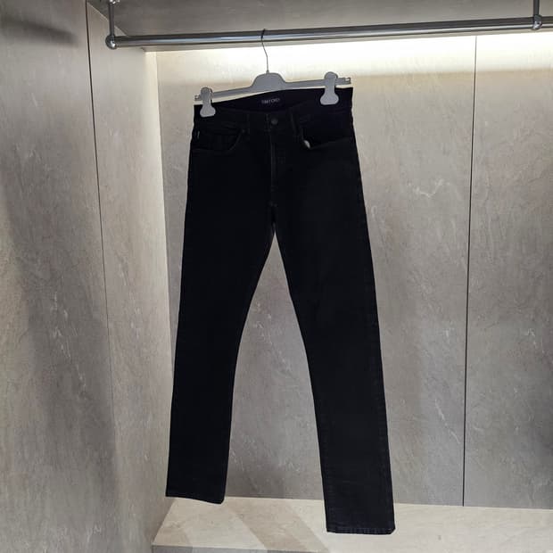 톰포드 슬림핏 데님 블랙 팬츠