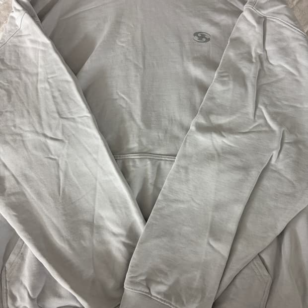 산산기어 후드티