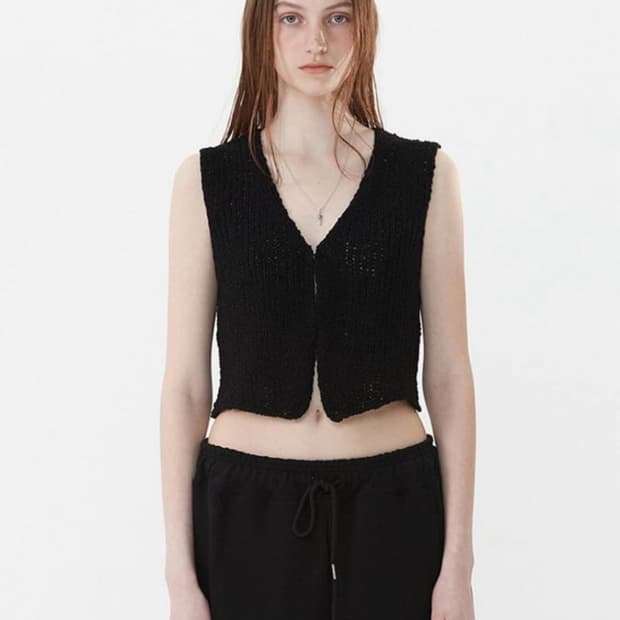 openyy 오픈와이와이 브이넥 니트 베스트 블랙 켄달제너