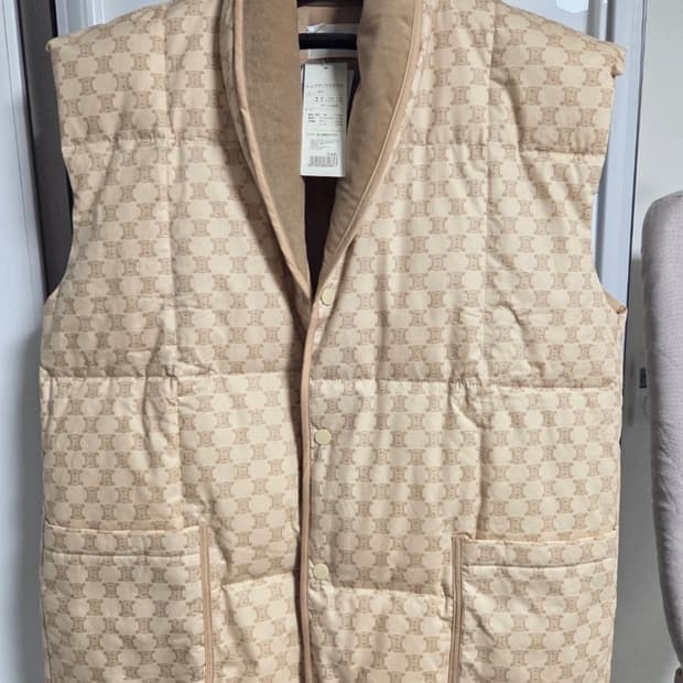 셀린느 다운 베스트(텍 달린 새제품)