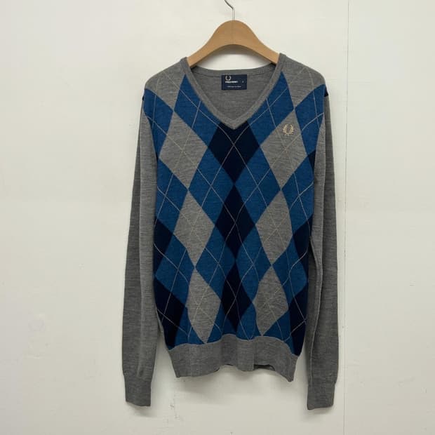 프레드페리 아가일 V넥 메리노울 니트
