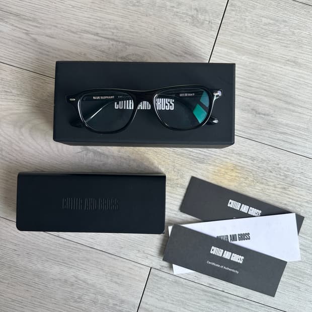 커틀러앤그로스 0822 cutler and gross 블랙 판매합니다