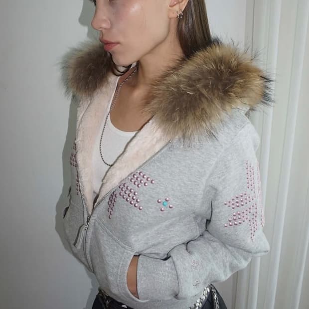 Sculptor fur trimming hooded zip-up