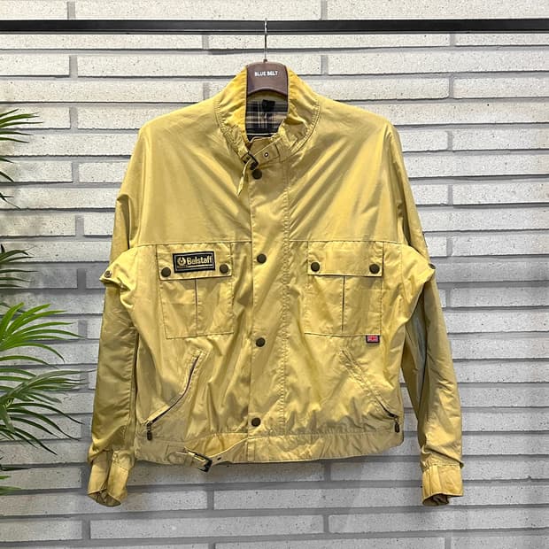 벨스타프 모터사이클 필드 자켓 앞면 로고4포켓 벨티드 디테일 노랑