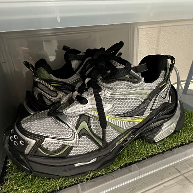 발렌시아가 러너 2.0 스니커즈 실버 40 사이즈