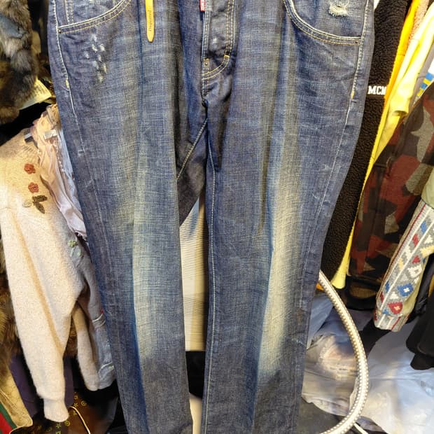 37 디스퀘어드 청바지