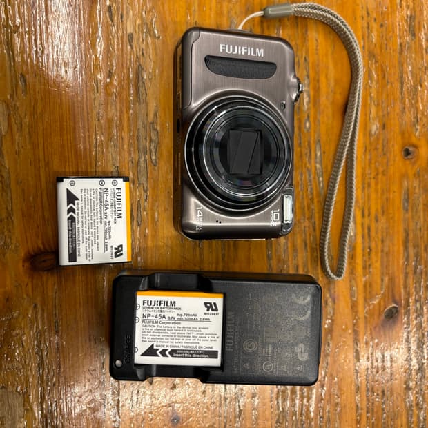 니콘 쿨픽스 t300