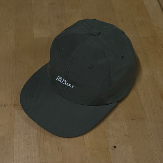 뉴발란스 패널 레터 볼캡 모자 카키