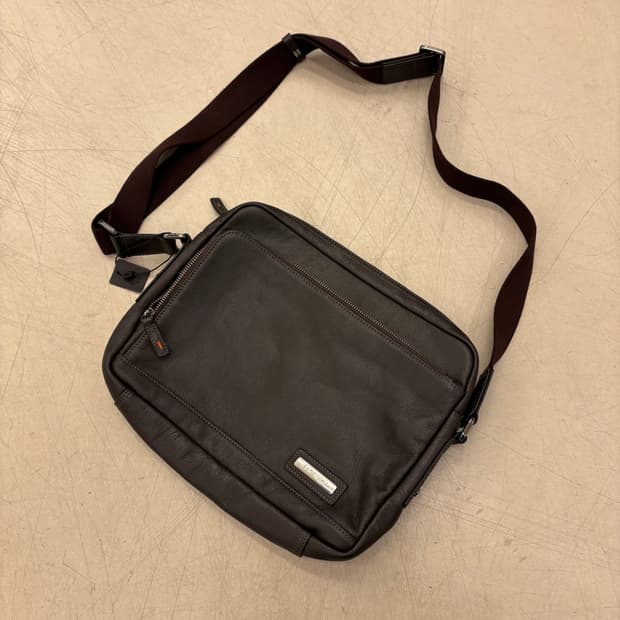 샘소나이트 레더 브라운 크로스백