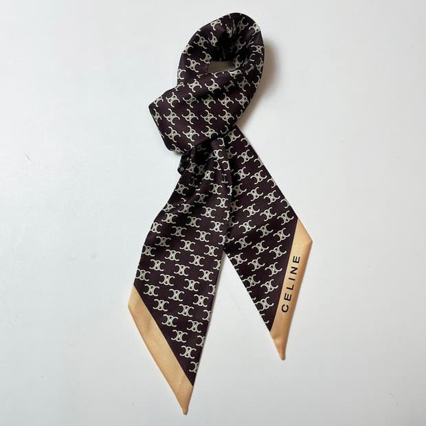 셀린느 트리옹프 실크 방도 스카프 Q1423